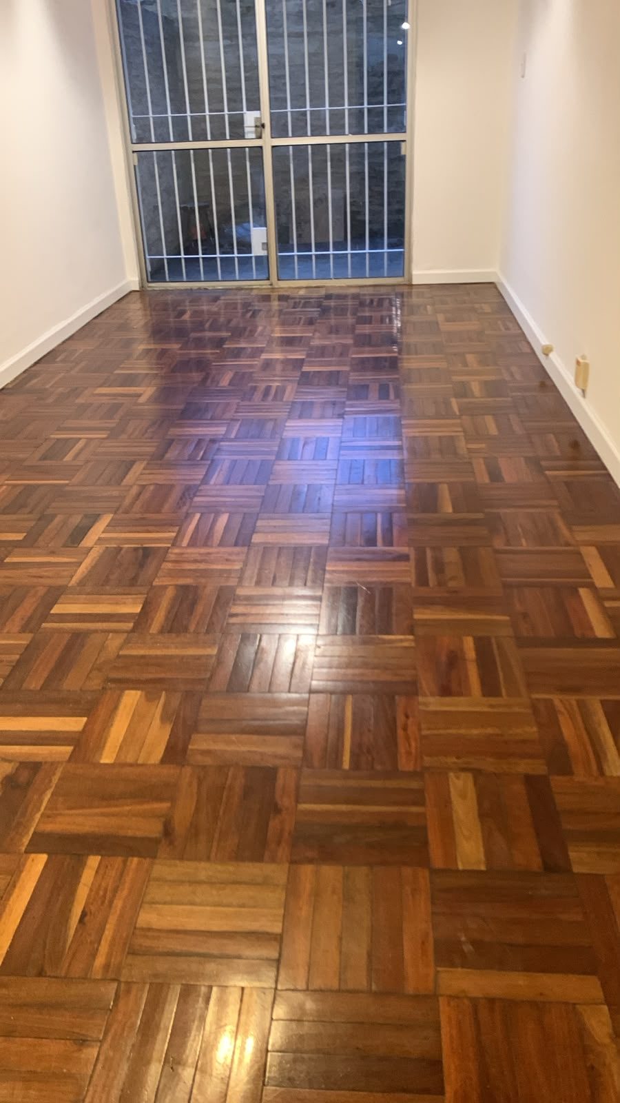Parquet recuperado y lustrado